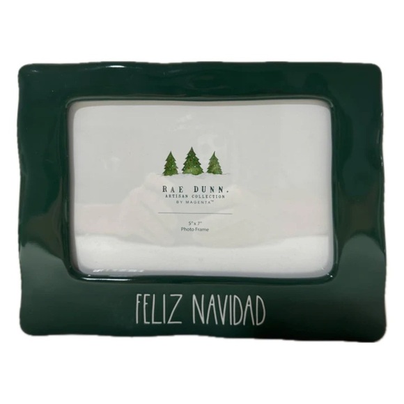 NWT Rae Dunn Magenta Ceramic Tabletop 5x7 Green FELIZ NAVIDAD Picture Frame - Picture 1 of 1